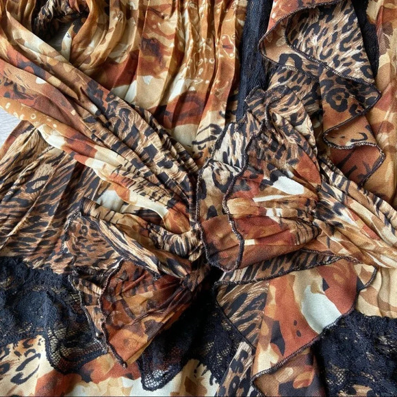 Laura Leopard Print Raffle  Blouse - Picture 9 of 16